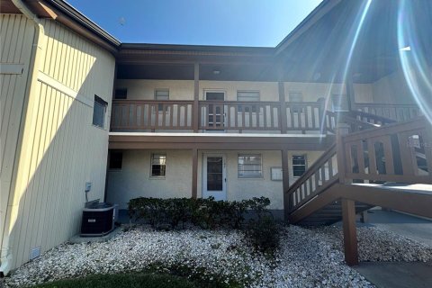 Condo in New Port Richey, Florida, 1 bedroom  № 1361658 - photo 2