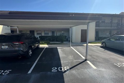 Condo in New Port Richey, Florida, 1 bedroom  № 1361658 - photo 11