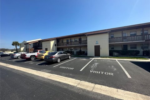 Condo in New Port Richey, Florida, 1 bedroom  № 1361658 - photo 7