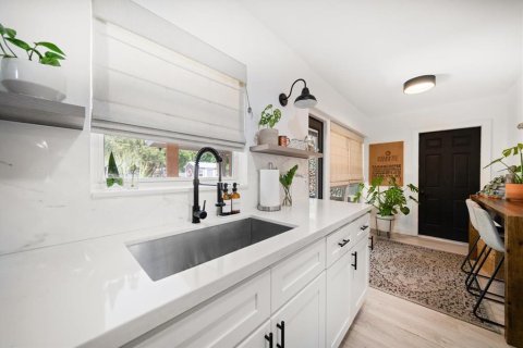House in Clearwater, Florida 3 bedrooms, 111.11 sq.m. № 1675930 - photo 6
