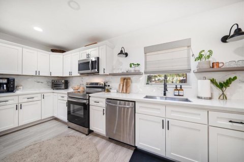 House in Clearwater, Florida 3 bedrooms, 111.11 sq.m. № 1675930 - photo 5