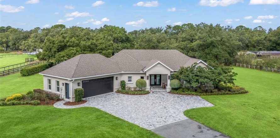 House in Ocala, Florida 3 bedrooms, 218.6 sq.m. № 1838907