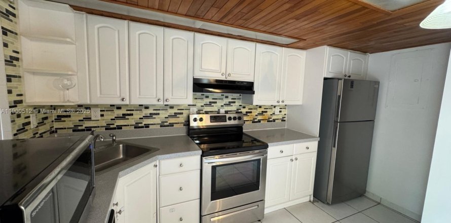 Таунхаус в Майами, Флорида 2 спальни, 124.49м2 № 1952838