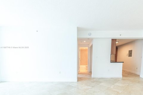 Condo in North Bay Village, Florida, 2 bedrooms  № 1949167 - photo 4