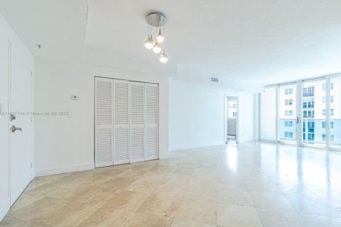 Condo in North Bay Village, Florida, 2 bedrooms  № 1949167 - photo 3