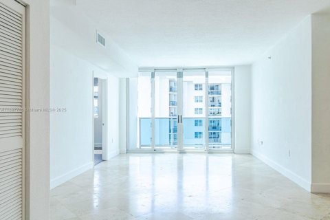 Condo in North Bay Village, Florida, 2 bedrooms  № 1949167 - photo 26