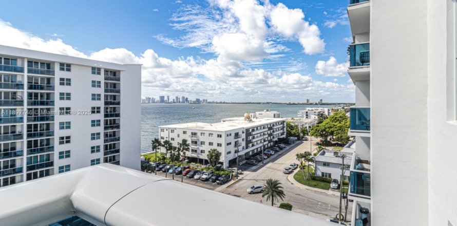 Condo in North Bay Village, Florida, 2 bedrooms  № 1949167