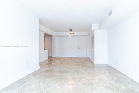 Condo in North Bay Village, Florida, 2 bedrooms  № 1949167 - photo 2