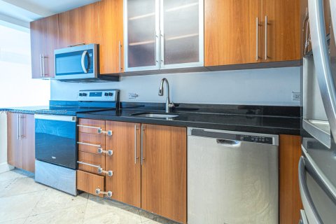 Condo in North Bay Village, Florida, 2 bedrooms  № 1949167 - photo 6