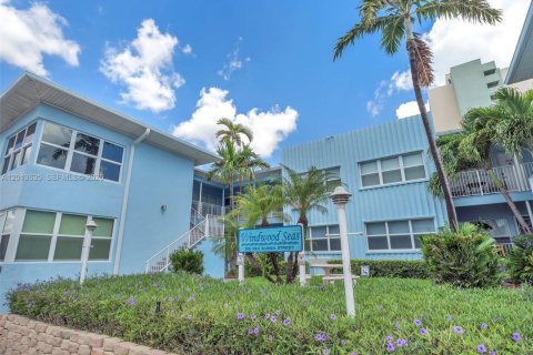 Condo in Hollywood, Florida  № 2075873 - photo 19