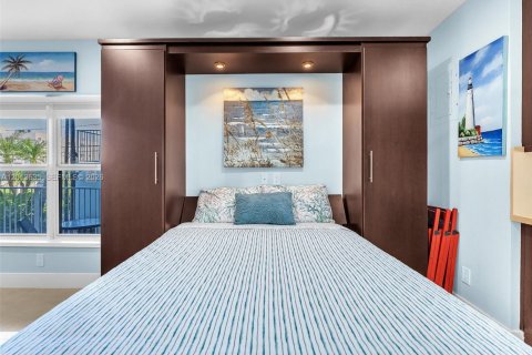 Condo in Hollywood, Florida  № 2075873 - photo 7