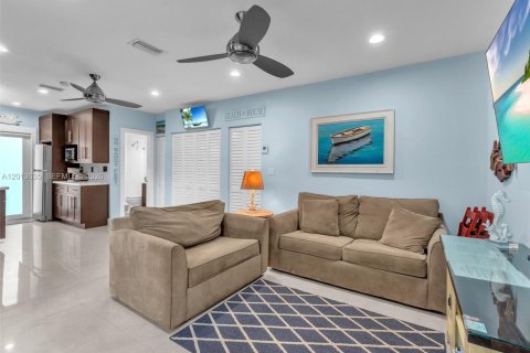 Studio in the Condo in Hollywood, Florida  № 2075873