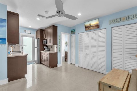 Condo in Hollywood, Florida  № 2075873 - photo 8