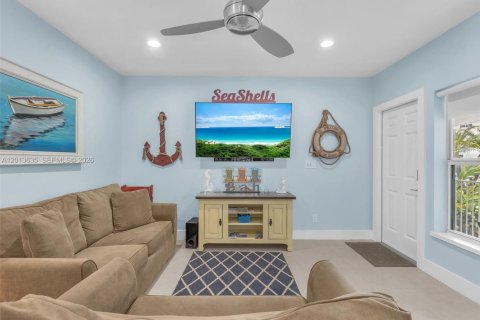 Condo in Hollywood, Florida  № 2075873 - photo 3