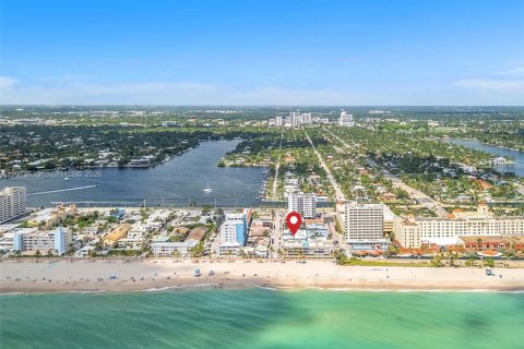 Condo in Hollywood, Florida  № 2075873 - photo 23