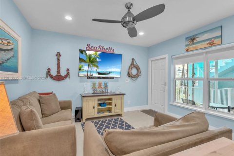 Condo in Hollywood, Florida  № 2075873 - photo 2