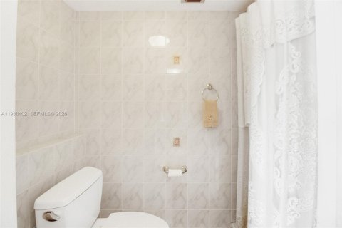 Купить таунхаус в Майами-Лейкс, Флорида 4 спальни, 204.85м2, № 1999025 - фото 27