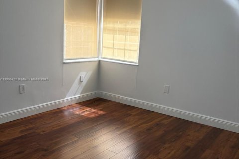 Casa en alquiler en Doral, Florida, 3 dormitorios, 176.98 m2 № 2012482 - foto 30