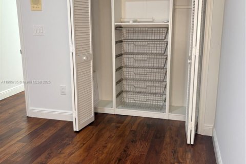 Casa en alquiler en Doral, Florida, 3 dormitorios, 176.98 m2 № 2012482 - foto 24