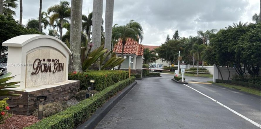 Casa en Doral, Florida 3 dormitorios, 176.98 m2 № 2012482