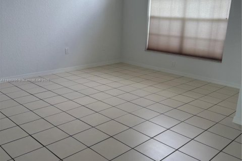 Casa en alquiler en Doral, Florida, 3 dormitorios, 176.98 m2 № 2012482 - foto 6