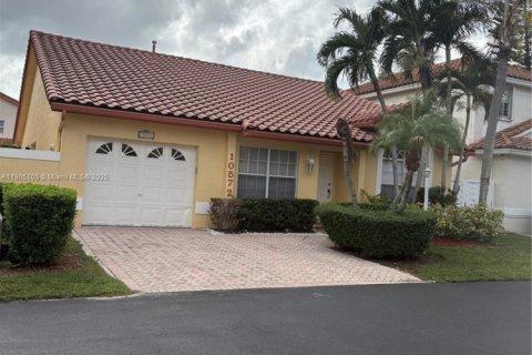 Casa en alquiler en Doral, Florida, 3 dormitorios, 176.98 m2 № 2012482 - foto 2