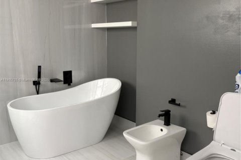 Casa en alquiler en Doral, Florida, 3 dormitorios, 176.98 m2 № 2012482 - foto 26