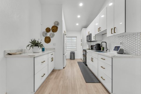 Купить виллу или дом в Майами-Гарденс, Флорида 1 комната, 132.39м2, № 2089504 - фото 8