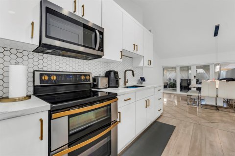 Купить виллу или дом в Майами-Гарденс, Флорида 1 комната, 132.39м2, № 2089504 - фото 6