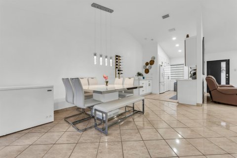 Купить виллу или дом в Майами-Гарденс, Флорида 1 комната, 132.39м2, № 2089504 - фото 9