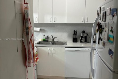 Copropriété à louer à Miami, Floride: 2 chambres, 91.97 m2 № 1998830 - photo 4