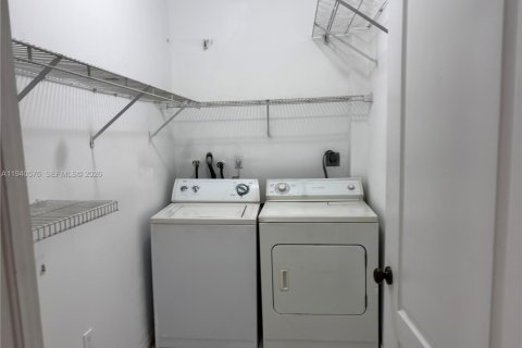 Copropriété à louer à Miami, Floride: 2 chambres, 91.97 m2 № 1998830 - photo 9