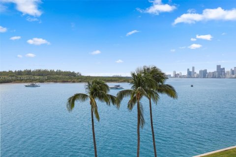 Condo à Miami Beach, Floride, 3 chambres  № 2042211