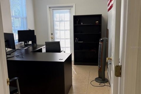 Commercial property in Tampa, Florida 277.78 sq.m. № 2198198 - photo 5