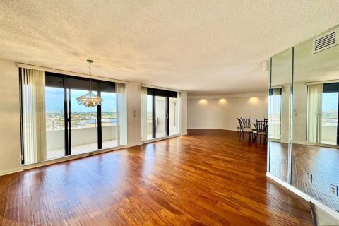 Condo in Saint Petersburg, Florida, 2 bedrooms  № 1842265 - photo 4