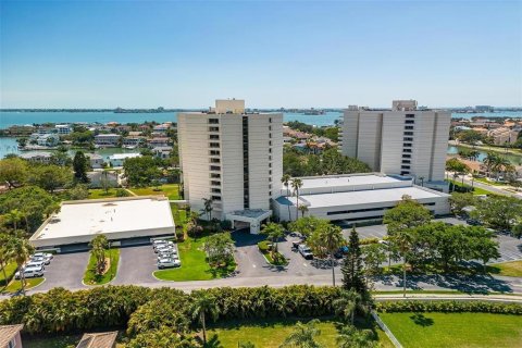 Condo in Saint Petersburg, Florida, 2 bedrooms  № 1842265 - photo 2