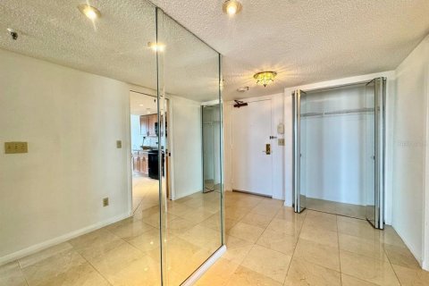 Condo in Saint Petersburg, Florida, 2 bedrooms  № 1842265 - photo 3