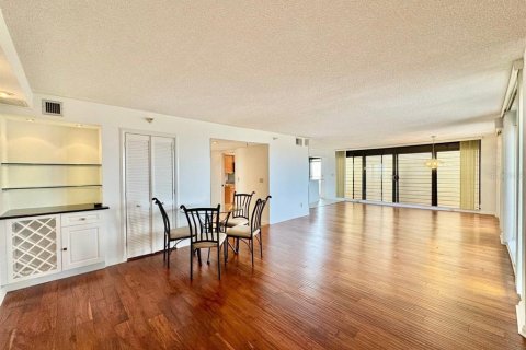 Condo in Saint Petersburg, Florida, 2 bedrooms  № 1842265 - photo 7