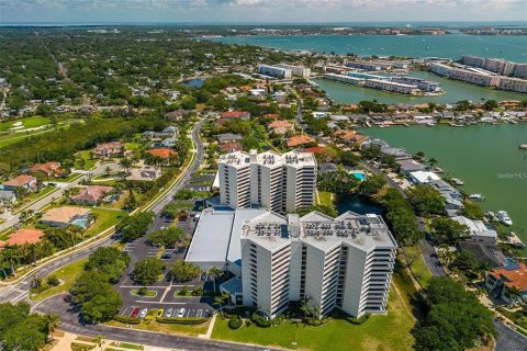 Condo in Saint Petersburg, Florida, 2 bedrooms  № 1842265 - photo 1