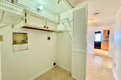Condo in Saint Petersburg, Florida, 2 bedrooms  № 1842265 - photo 12