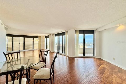 Condo in Saint Petersburg, Florida, 2 bedrooms  № 1842265 - photo 6