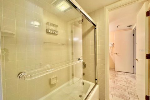 Condo in Saint Petersburg, Florida, 2 bedrooms  № 1842265 - photo 18