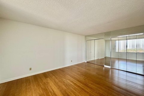 Condo in Saint Petersburg, Florida, 2 bedrooms  № 1842265 - photo 15
