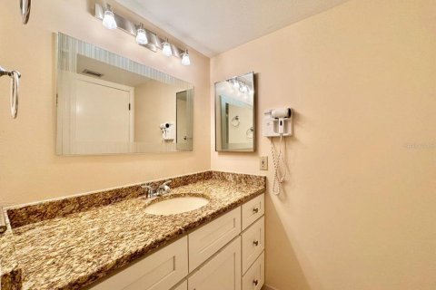 Condo in Saint Petersburg, Florida, 2 bedrooms  № 1842265 - photo 21