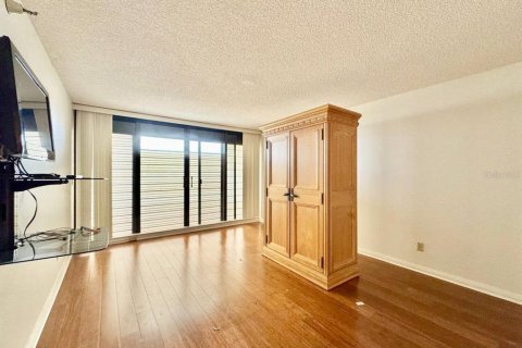 Condo in Saint Petersburg, Florida, 2 bedrooms  № 1842265 - photo 28