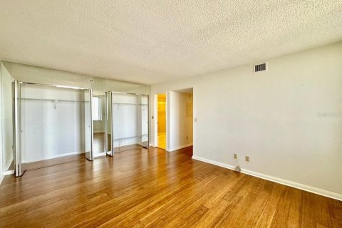 Condo in Saint Petersburg, Florida, 2 bedrooms  № 1842265 - photo 16