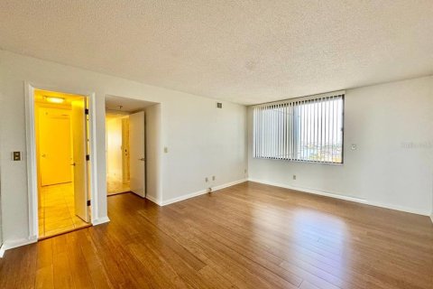 Condo in Saint Petersburg, Florida, 2 bedrooms  № 1842265 - photo 17