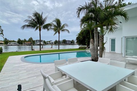 Villa ou maison à louer à Miami Beach, Floride: 4 chambres, 258.83 m2 № 2154911 - photo 3