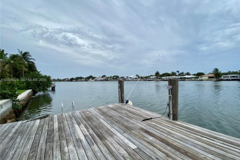 Villa ou maison à louer à Miami Beach, Floride: 4 chambres, 258.83 m2 № 2154911 - photo 5
