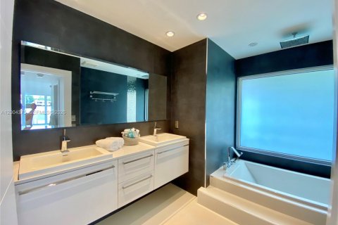 Villa ou maison à louer à Miami Beach, Floride: 4 chambres, 258.83 m2 № 2154911 - photo 15